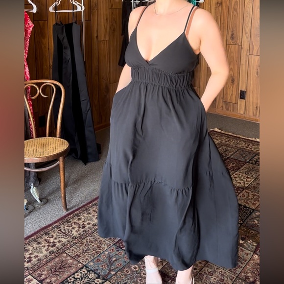 Black Maxi Dress with POCKETS! - Picture 2 of 6